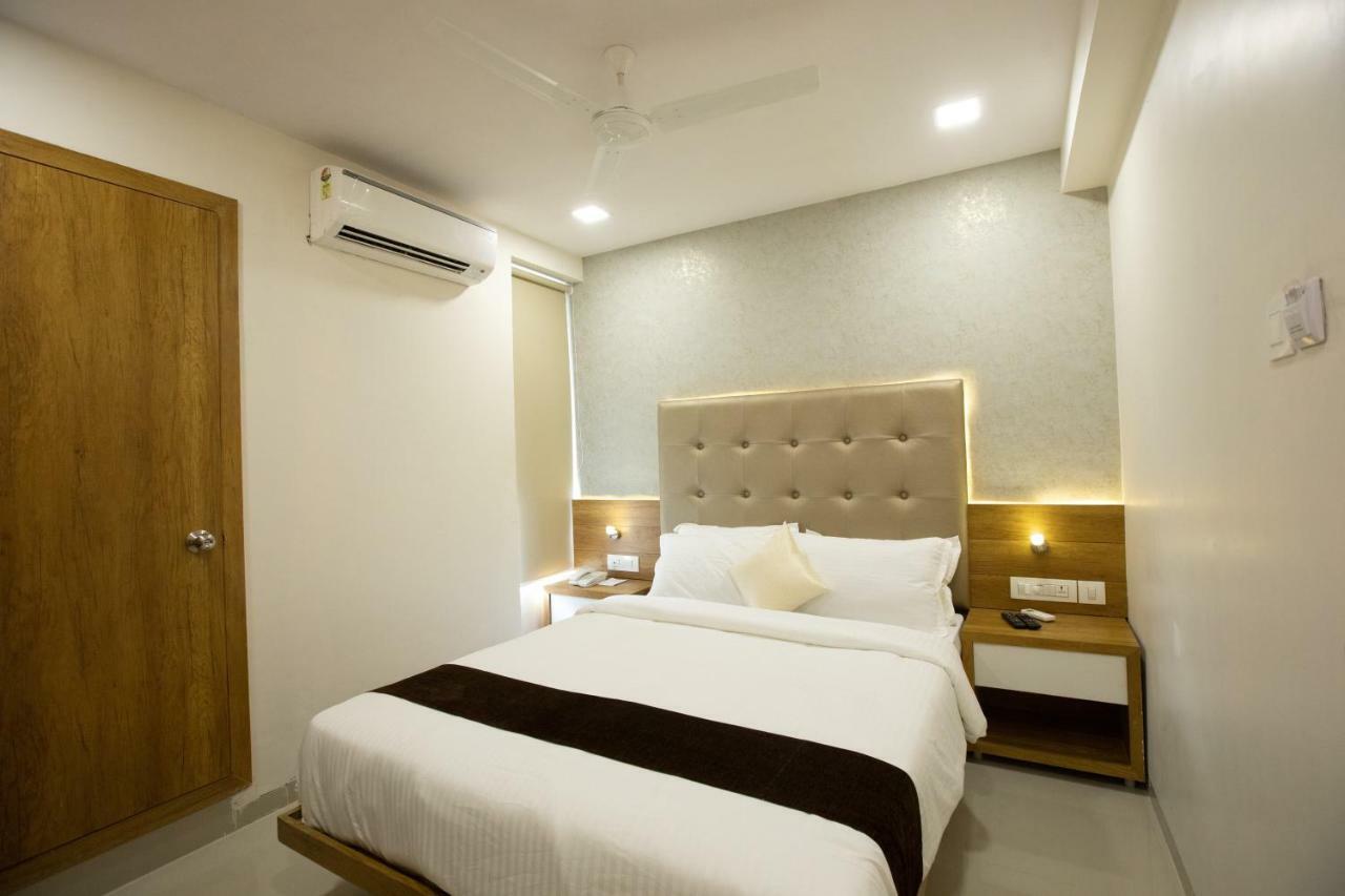 Hotel Grace Galaxy Bombay Eksteriør billede